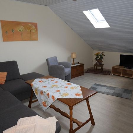 Weingut & Gaestehaus Mees Apartment Briedel Bilik gambar