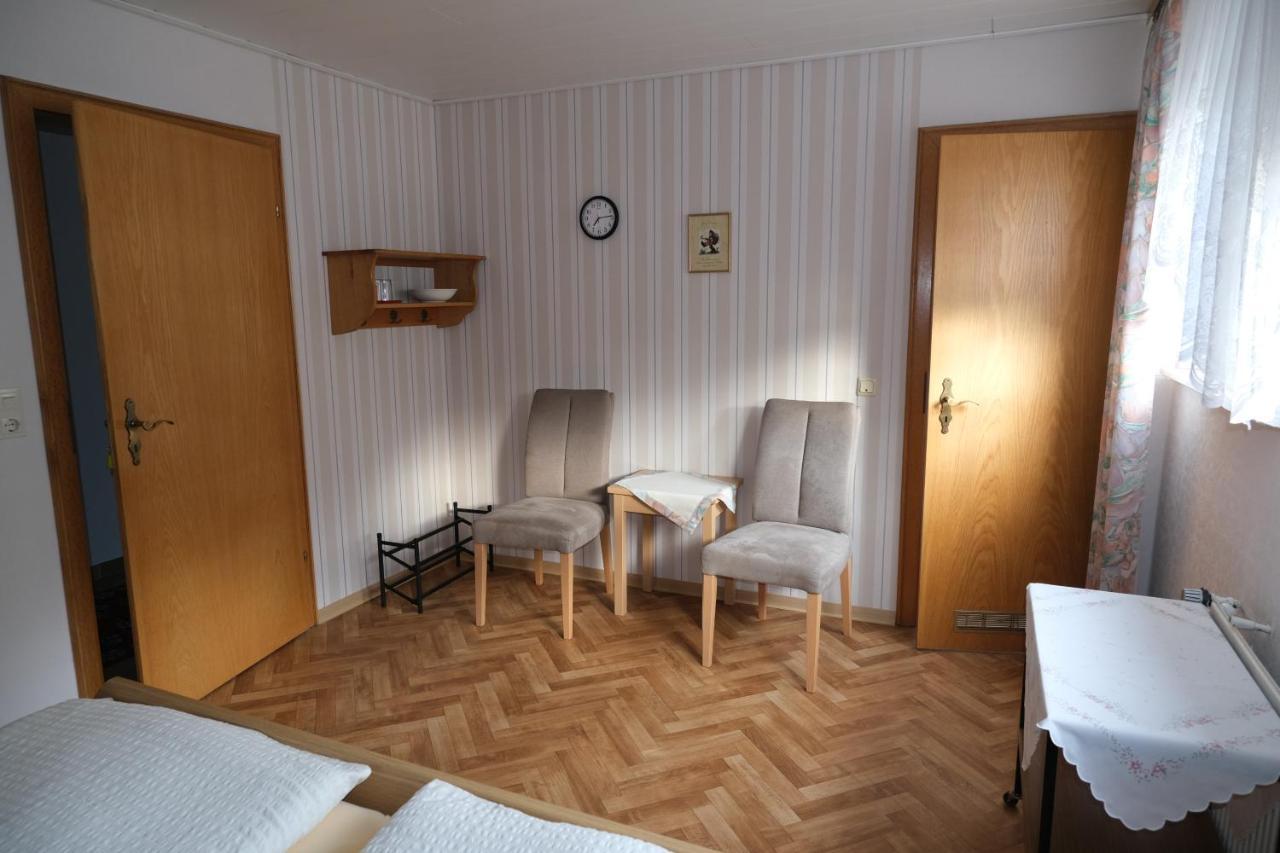 Weingut & Gaestehaus Mees Apartment Briedel Bilik gambar