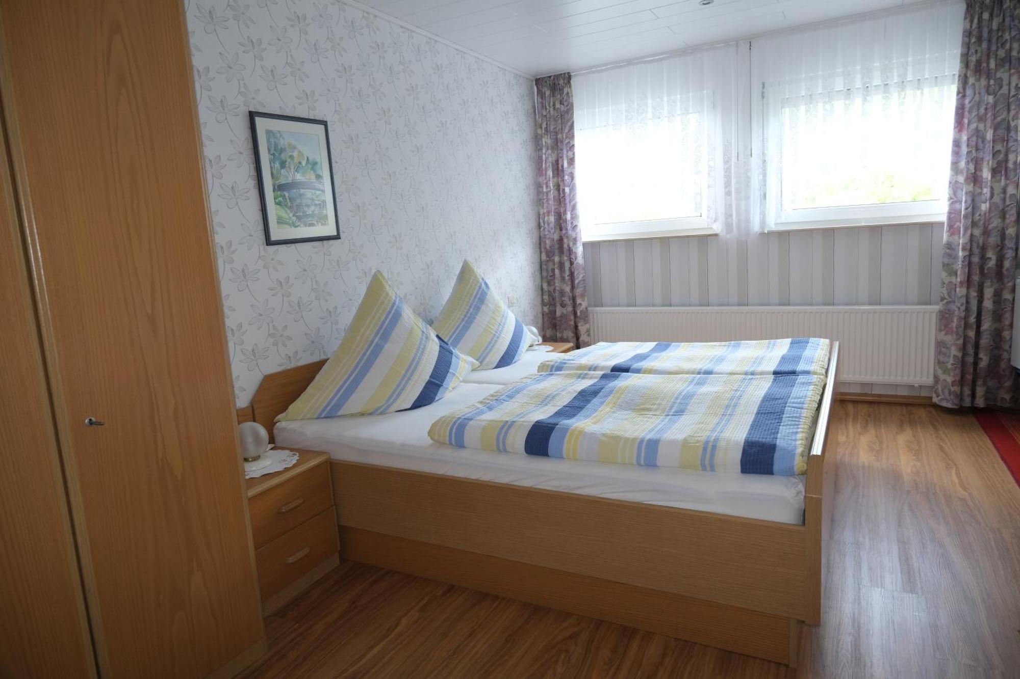 Weingut & Gaestehaus Mees Apartment Briedel Bilik gambar