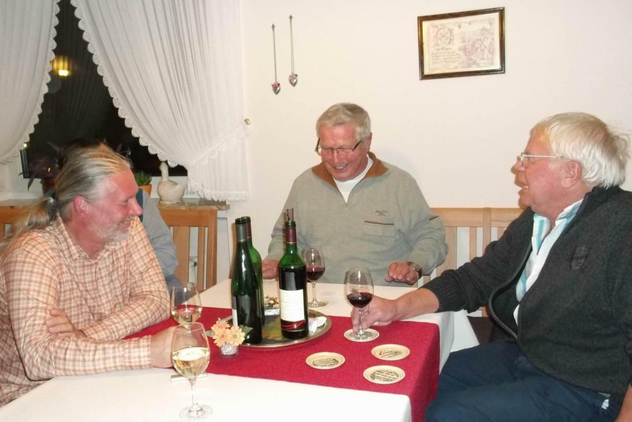 Weingut & Gaestehaus Mees Apartment Briedel Luaran gambar